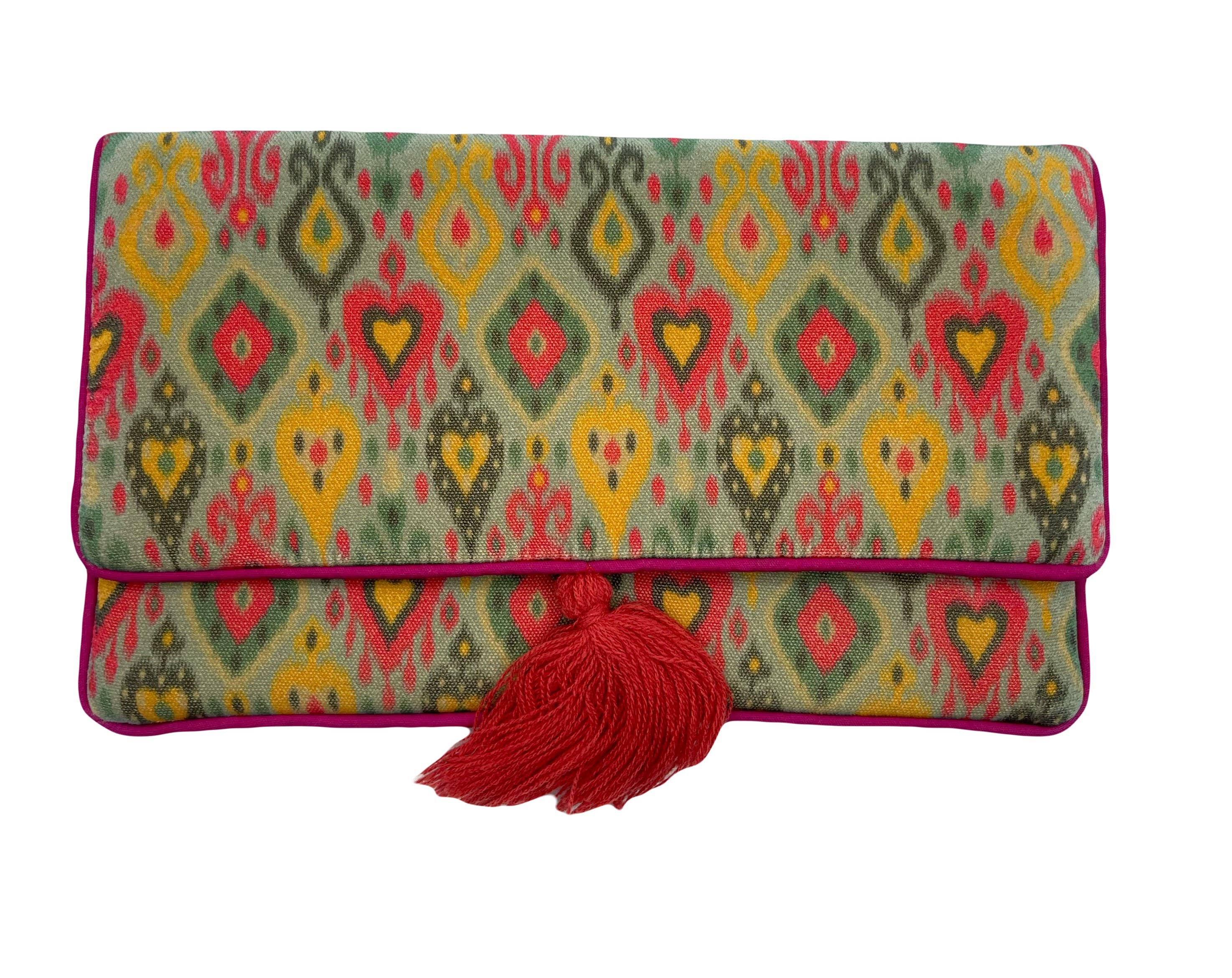 PINK HEART VELVET CLUTCH