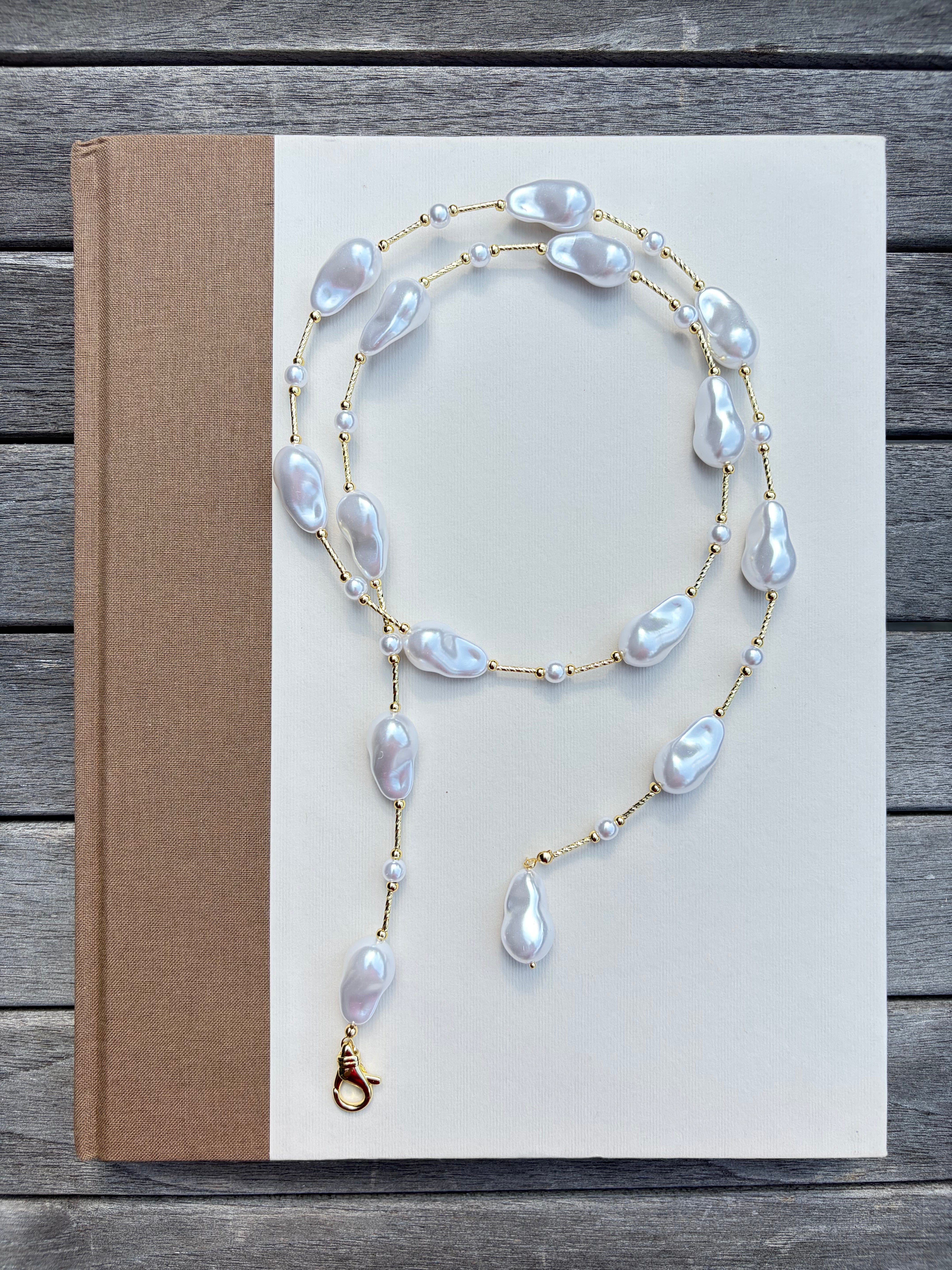 Gloria Baroque Pearl Lariat Necklace