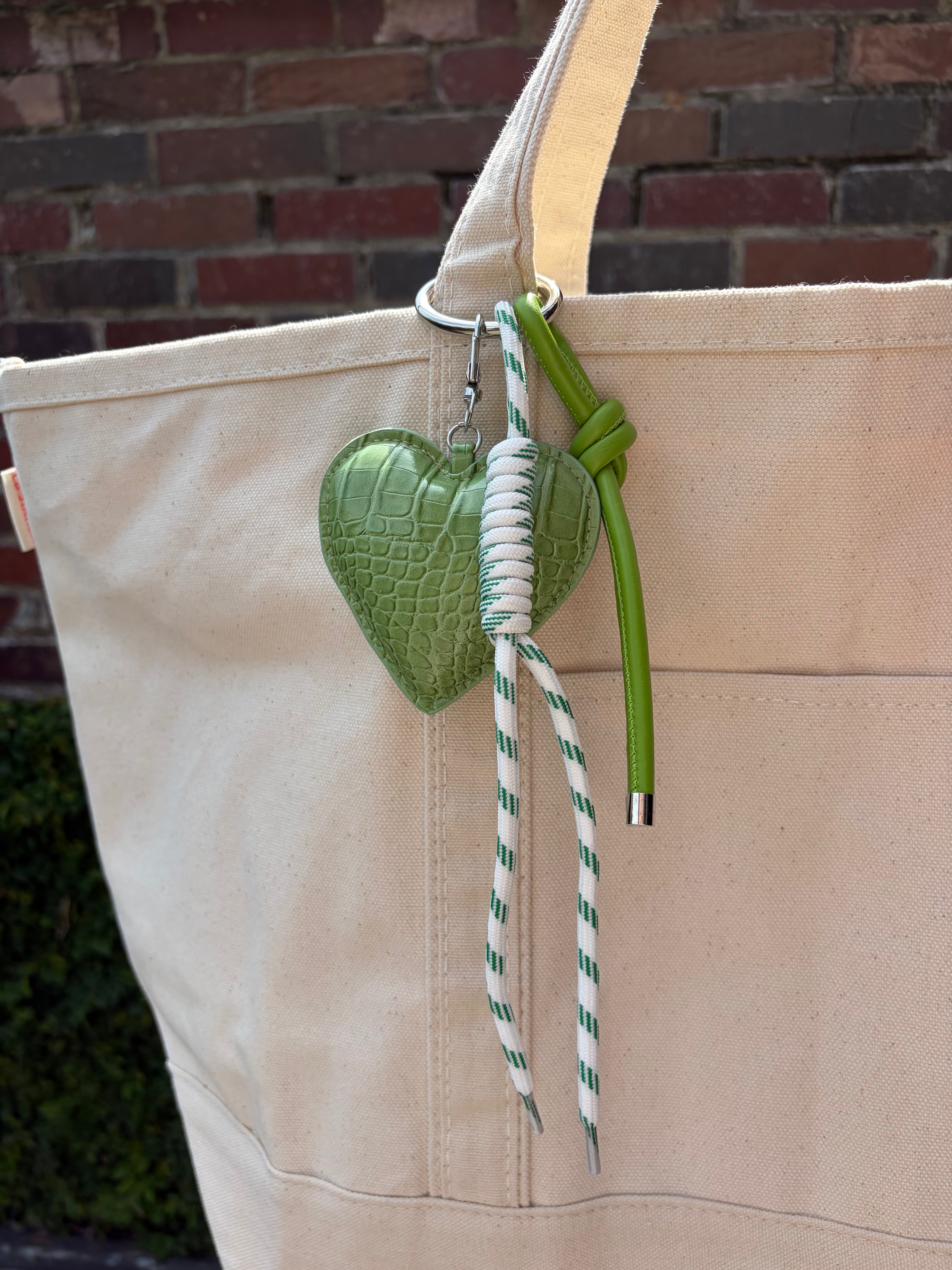 Puffy Heart Paracord Keychain
