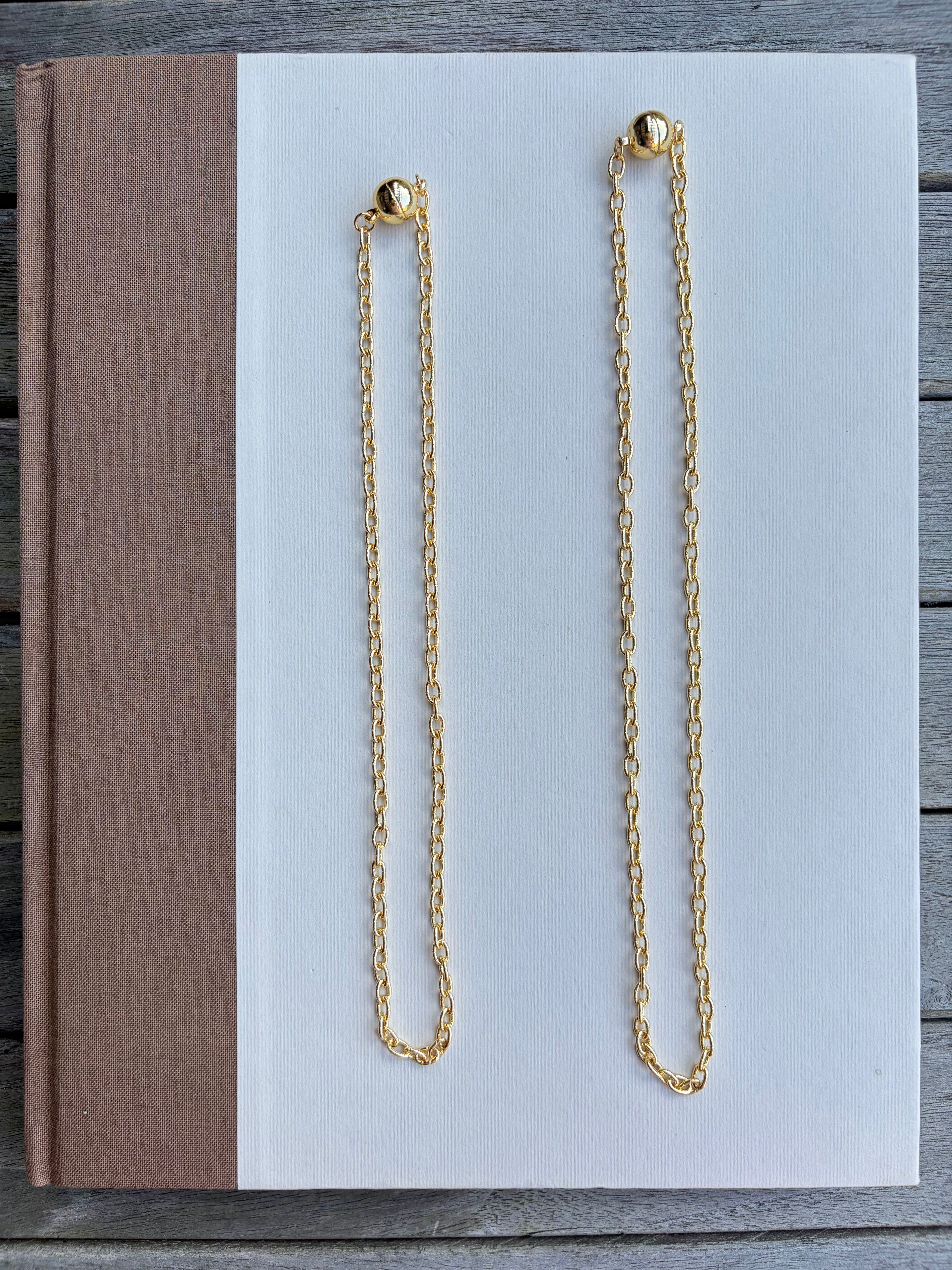 The Delicate Gold Chain with Magnetic Clasp