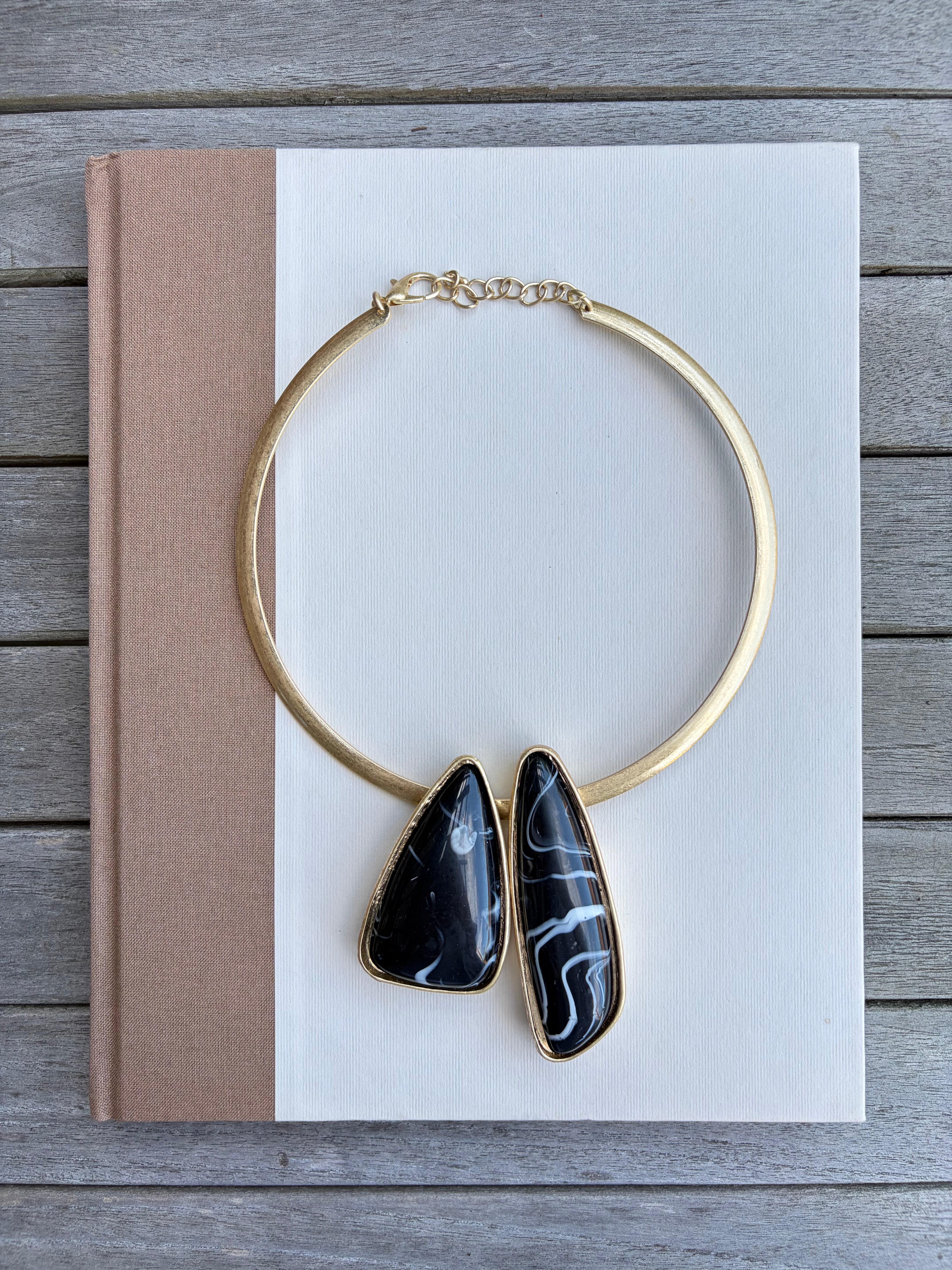 Resin Double Pendant Collar Necklace