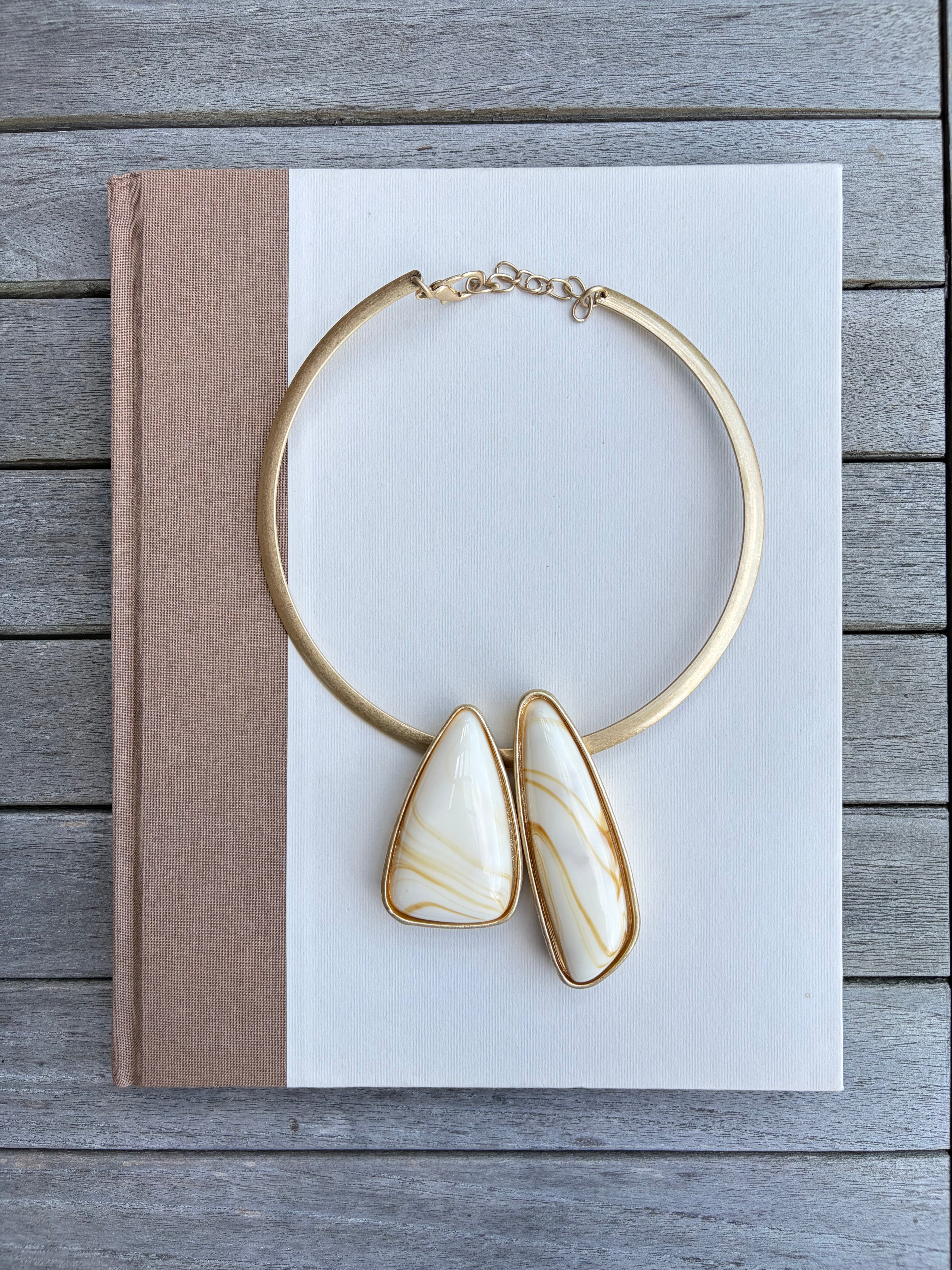 Resin Double Pendant Collar Necklace