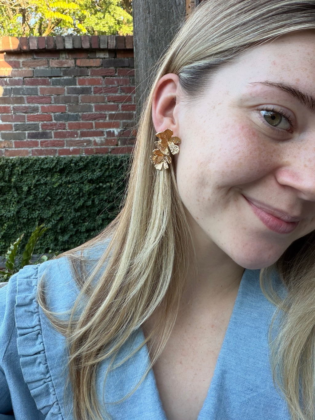 Artistic Floral Drop Earrings with Vintage Charm
