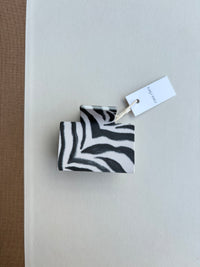 Pia Clip in Zebra