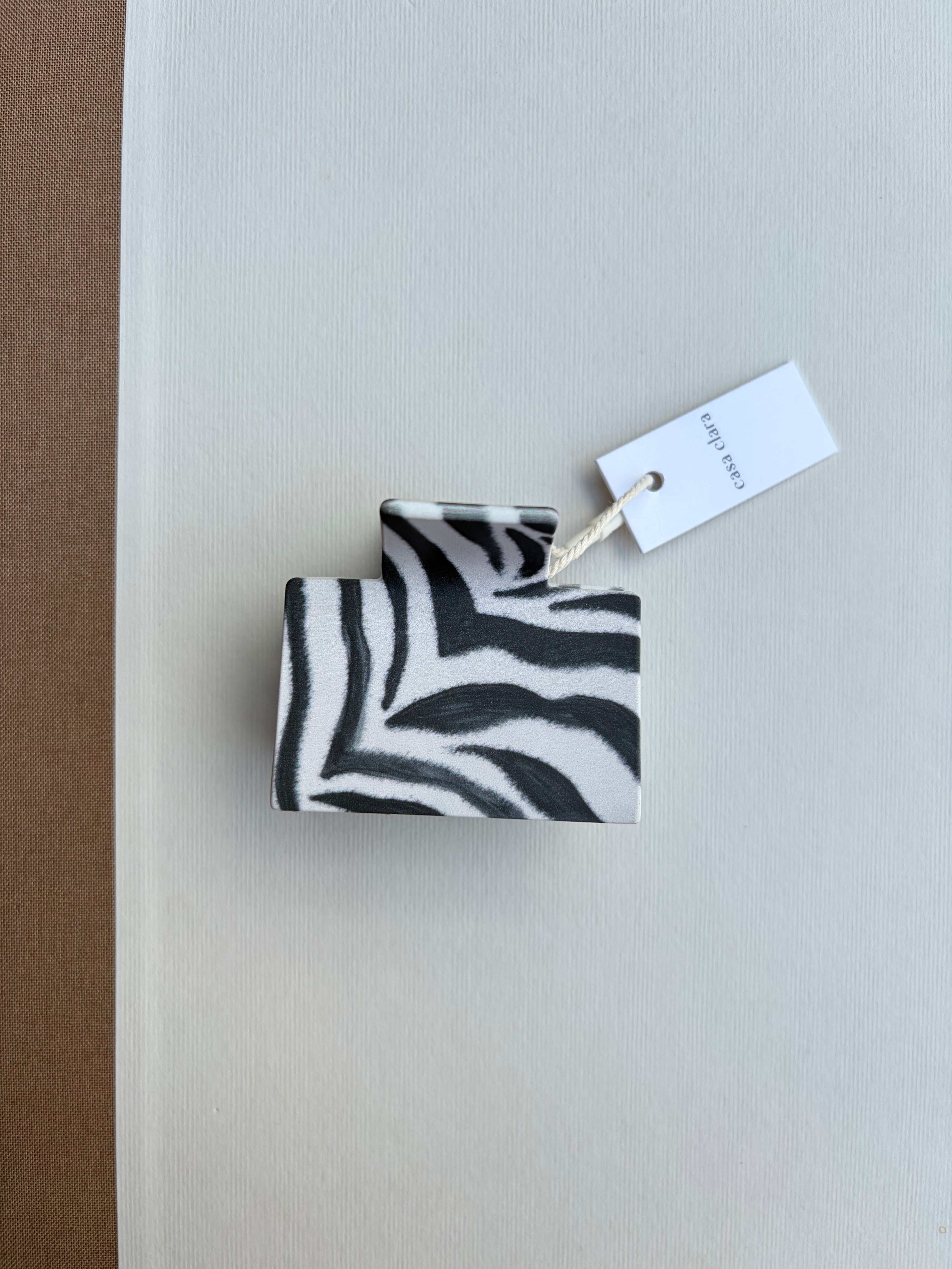 Pia Clip in Zebra