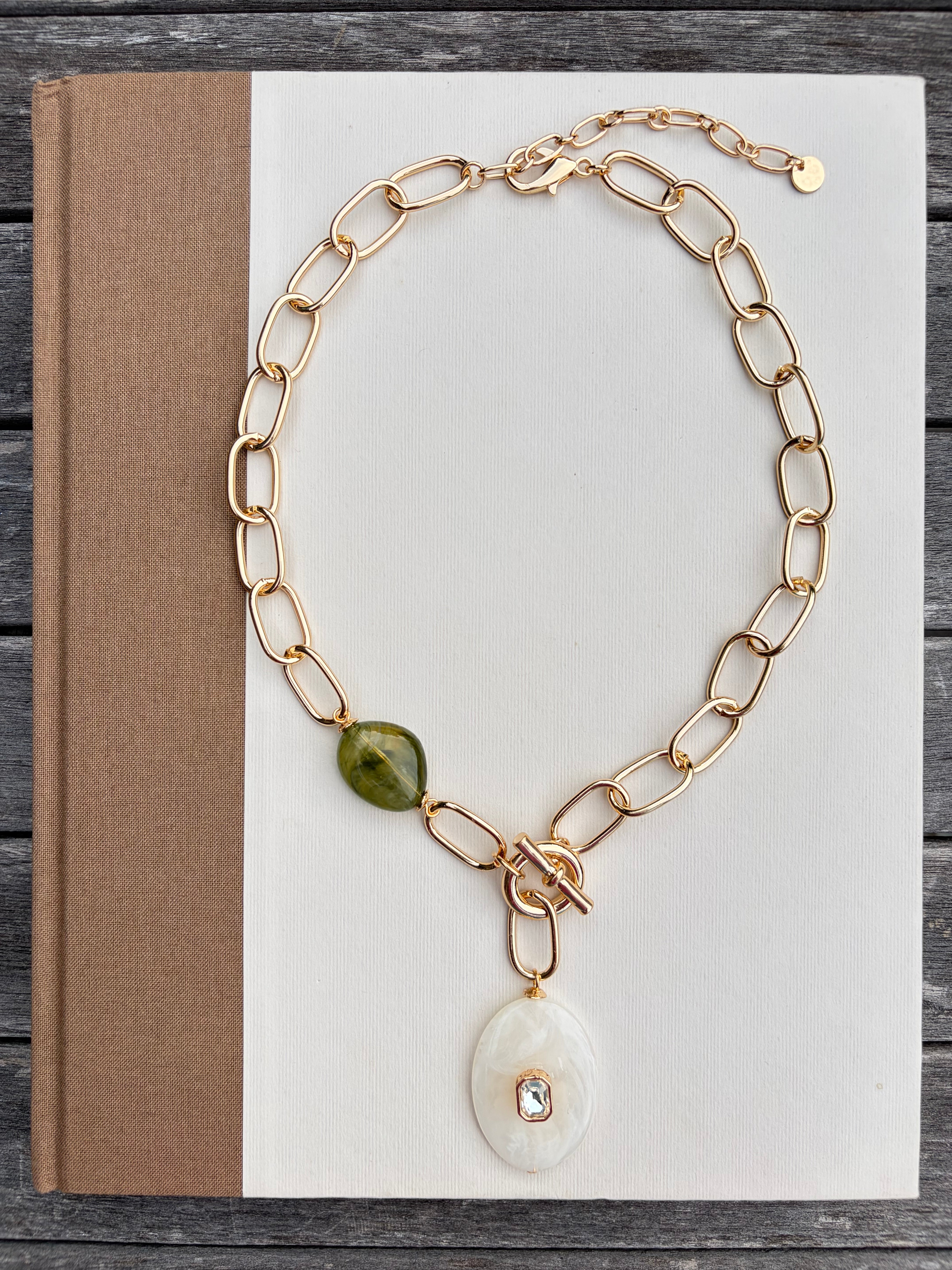 Oval Pendant Lariat Necklace