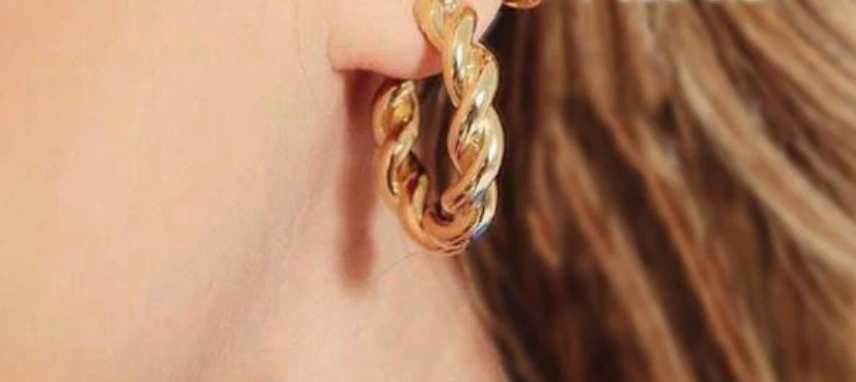 Small Twisted Hoop